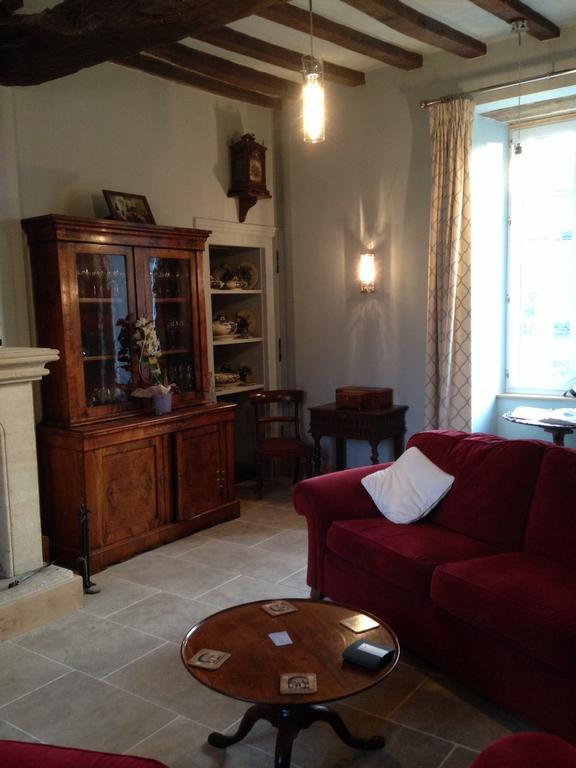 Le Manoir De La Vieille Douve Bed & Breakfast Bourg-d'Ire Exterior photo